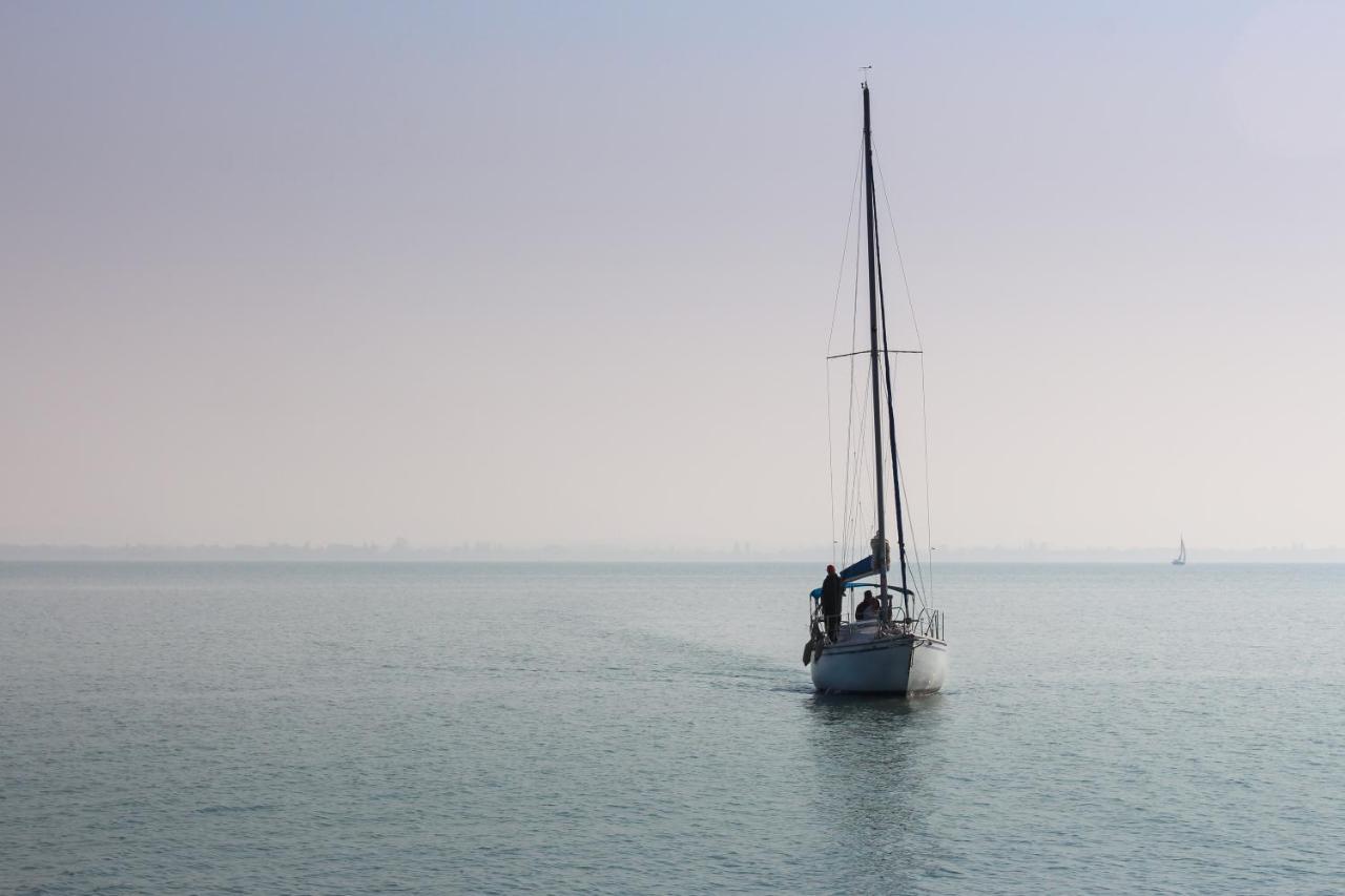 Komfort Home Bursport Bt. Haz Balatonfenyves Esterno foto